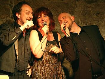 Jürgen Heimüller, Angélique Verdel und Arnd Rühlmann singen "Lieblingslieder".  Foto: pr