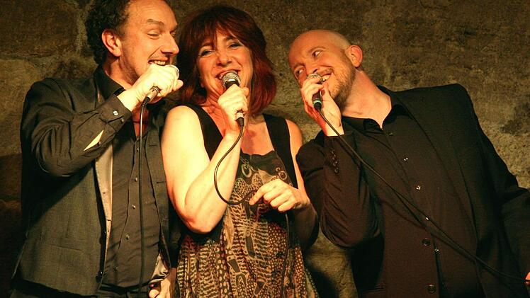 Jürgen Heimüller, Angélique Verdel und Arnd Rühlmann singen "Lieblingslieder".  Foto: pr