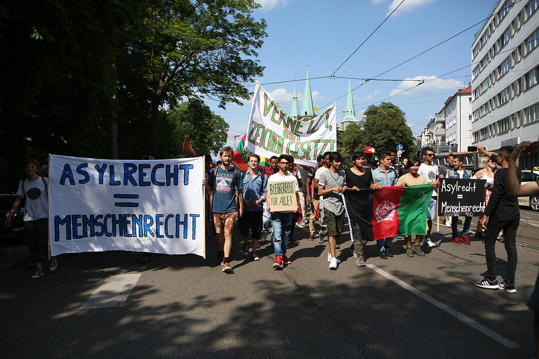 500 Demonstranten protestieren gegen Abschiebepolitik