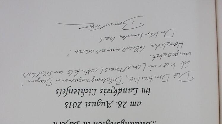 Der Eintrag von Kultusminister Sibler im Goldenen Buch des Landkreises: "Die Initiative Bildungsregion in Bayern ist hier im Landkreis Lichtenfels vorbildlich umgesetzt. Herzlichen Glückwunsch dazu!"