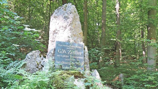 Einer Verjüngungskur wurde der Zeitlerbrunnen zum 100. Jubiläum 2003 unterzogen. Jetzt liegt er aber wieder in einer Art "Dornröschenschlaf". Foto: Olbrich