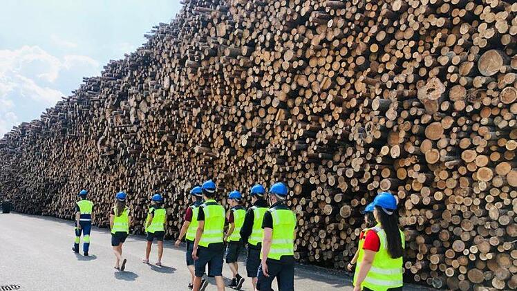 Das Ausbildungsteam der Firma M&ouml;bel und Raum  erlebte viel bei einem  unvergesslichen Ausflug nach Polen.  Foto: Maximilian Schuhmann