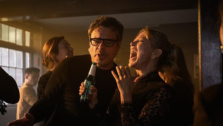 Steve (Jemaine Clement) und Alice (Nicola Walker) sind seit &uuml;ber 30 Jahren beste Freunde.