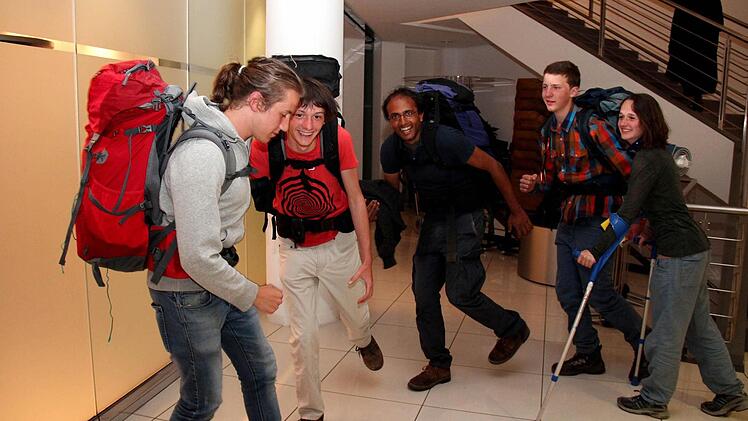 Voller Eifer auf dem Weg nach Berlin, von links: Joshua, Finn, Krishna, Nils, Marie  Foto: Johanna Blum