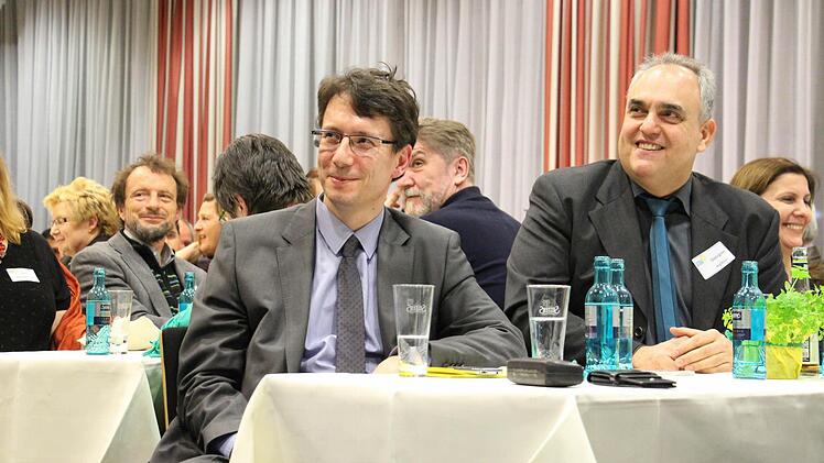 Manfred Bachmayer und Georgios Halkias (von links) beim Neujahrsempfang der Grünen  Foto: Christian Bauriedel