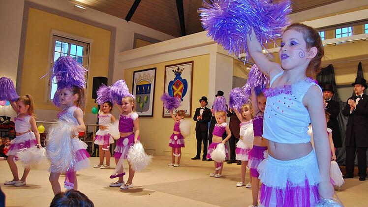 Faschingstreiben im Tattersall.  Foto: Sigismund von Dobschütz