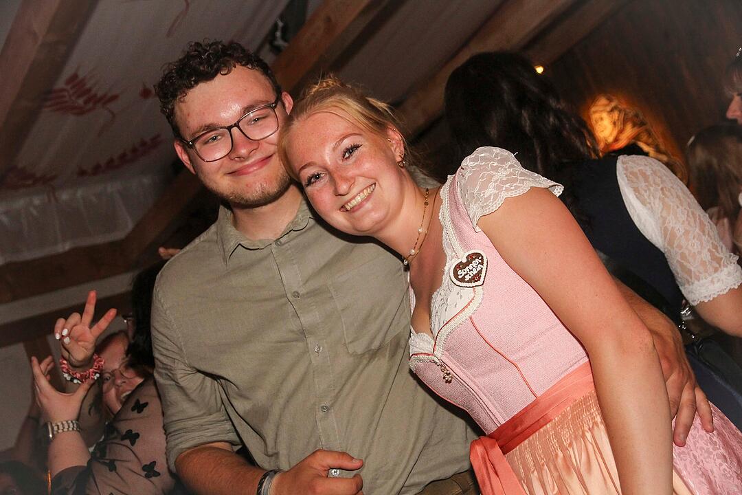 Tanzen, Feiern, Mitsingen &ndash; bayerische Partystimmung bis Mitternacht.