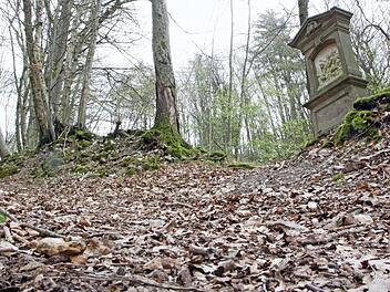 Der Stationsweg von Ebermannstadt zur Kreuzwegkapelle bei der Wallerwarte soll neben drei anderen Wegen saniert werden.  Foto: Josef Hofbauer