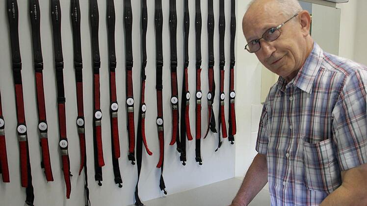 Ludwig Seidlitz in seinem Element: Jeder Atemschutzgeräte-Träger muss einen Transponder und ein Pulsmessgerät tragen. Fotos: Katja Kölbl