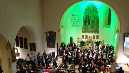Mit verschiedenen Gastakteuren feiert der Nordhalbener Chor GemeinSangkeit sein 15-jähriges Bestehen mit einem glanzvollen Jubiläumskonzert in der Pfarrkirche St. Bartholomäus. Norbert Neugebauer