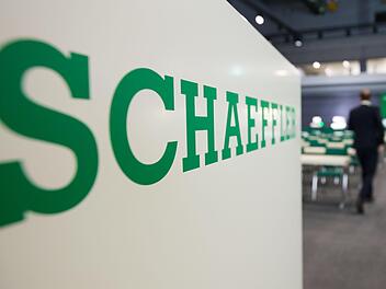 Wer will gehen? Mit einem Freiwilligenprogramm will Schaeffler in Deutschland 1300 Stellen abbauen. Foto: Daniel Karmann, dpa, Archiv
