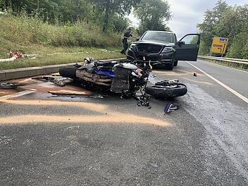 23-jährige Motorradfahrerin tödlich verunglückt