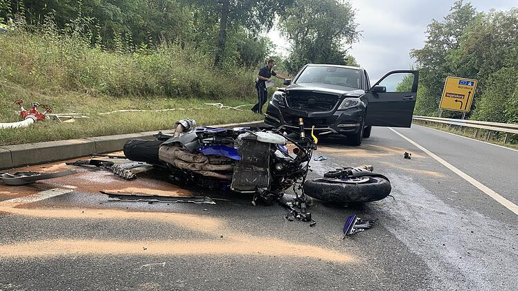 23-jährige Motorradfahrerin tödlich verunglückt
