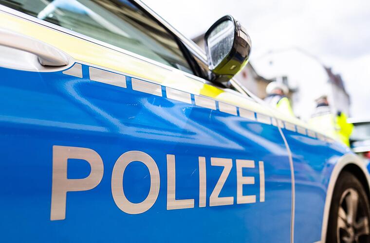 Coburg: Exhibitionist zieht vor Frau seine Hose runter - Polizei sucht Zeugen