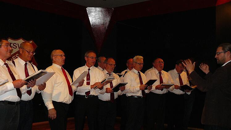 Der Männergesangverein Wartenfels-Schwand besang das Weinparadies.