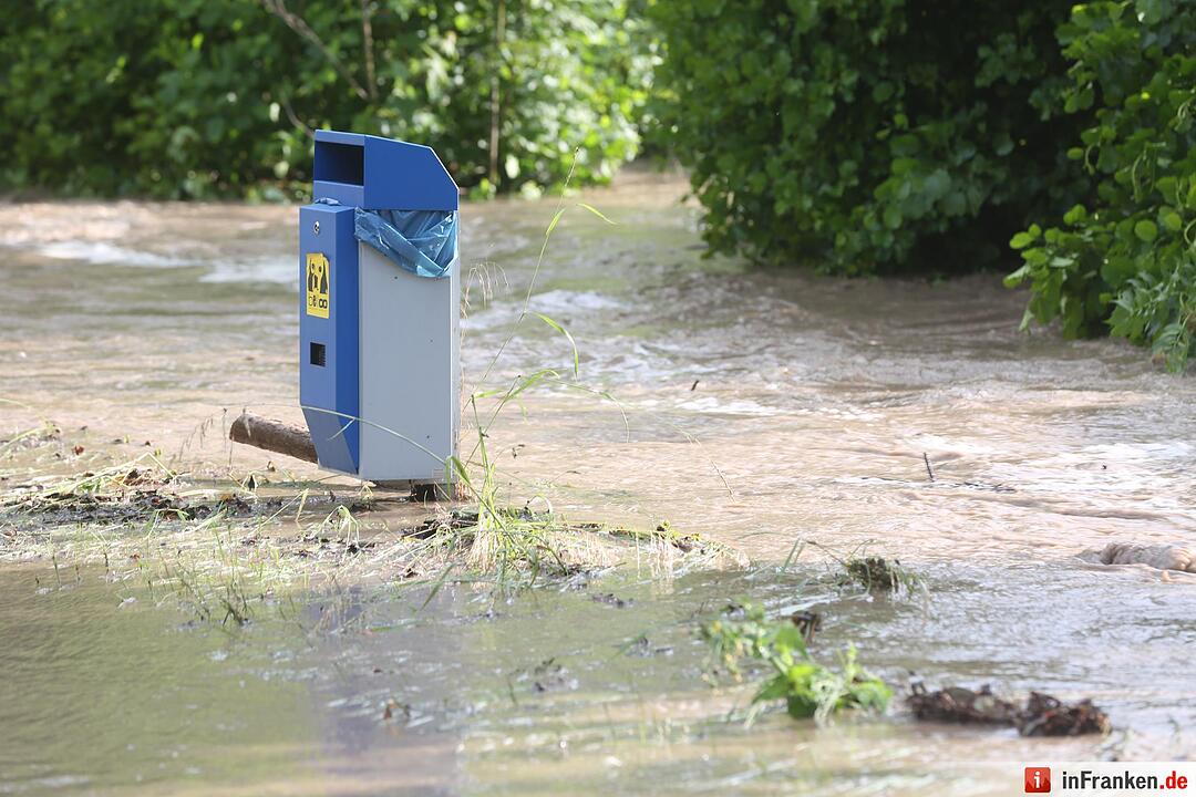 Erneuter Starkregen setzt Ortschaften unter Wasser