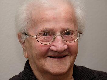 Zufriedenheit strahlt Luise Schüßler aus, die am Freitag, 22. Februar ihren 100. Geburtstag feiert.Gerd Schaar