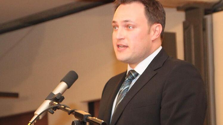 Der Bamberger Kandidat Alexander Hummel bleibt blass und scheidet mit 19 Stimmen im ersten Wahlgang aus.