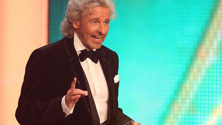 Hier ist Thomas Gottschalk zu Hause: auf der großen Bühne des Showgeschäfts. Am Samstag hat der berühmte Kulmbacher die 50.Verleihung der Goldenen Kamera moderiert - am 11. Mai kommt er nach Kulmbach auf die Bühne der Stadthalle und wird mit einem unterhaltsamen Programm seine Lebenserinnerungen vorstellen. Foto: Christian Charisius/dpa