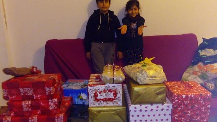 Bei einer Kemmerner Weihnachtsfeier bekamen Mohammad und Sana die ersten Weihnachtsgeschenke ihres Lebens.  Foto: pr