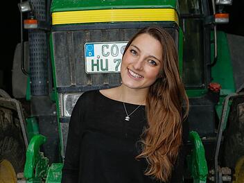 Greta Albrecht liebt das Landleben: Sie ist gerne Bäuerin und engagiert sich in ihrer Heimatgemeinde Meeder ehrenamtlich im Gemeinderat.  Foto: Matthias Hoch