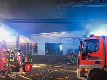 In einer Zoohandlung ist am Samstagabend ein Feuer ausgebrochen. Zahlreiche Tiere überlebten den Brand nicht. Foto: Tim Oelbermann/dpa