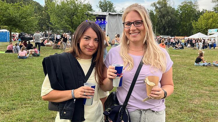 Rita (l) und Tali freuen sich auf Lea.