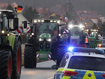 Arnstein: Erneuter Bauernprotest angekündigt - Traktoren werden B26 blockieren