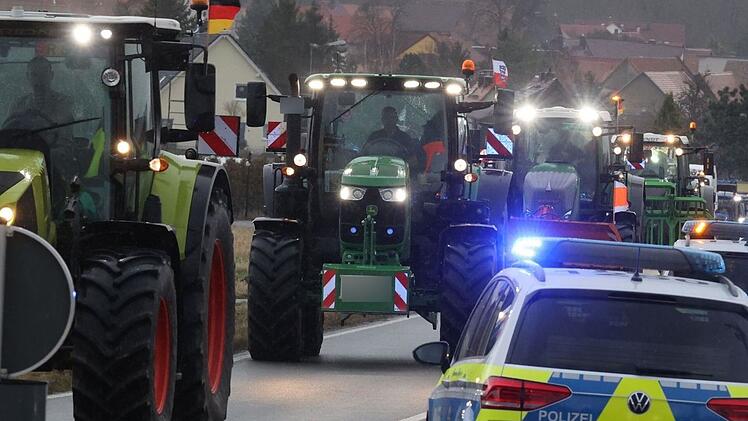 Arnstein: Erneuter Bauernprotest angekündigt - Traktoren werden B26 blockieren