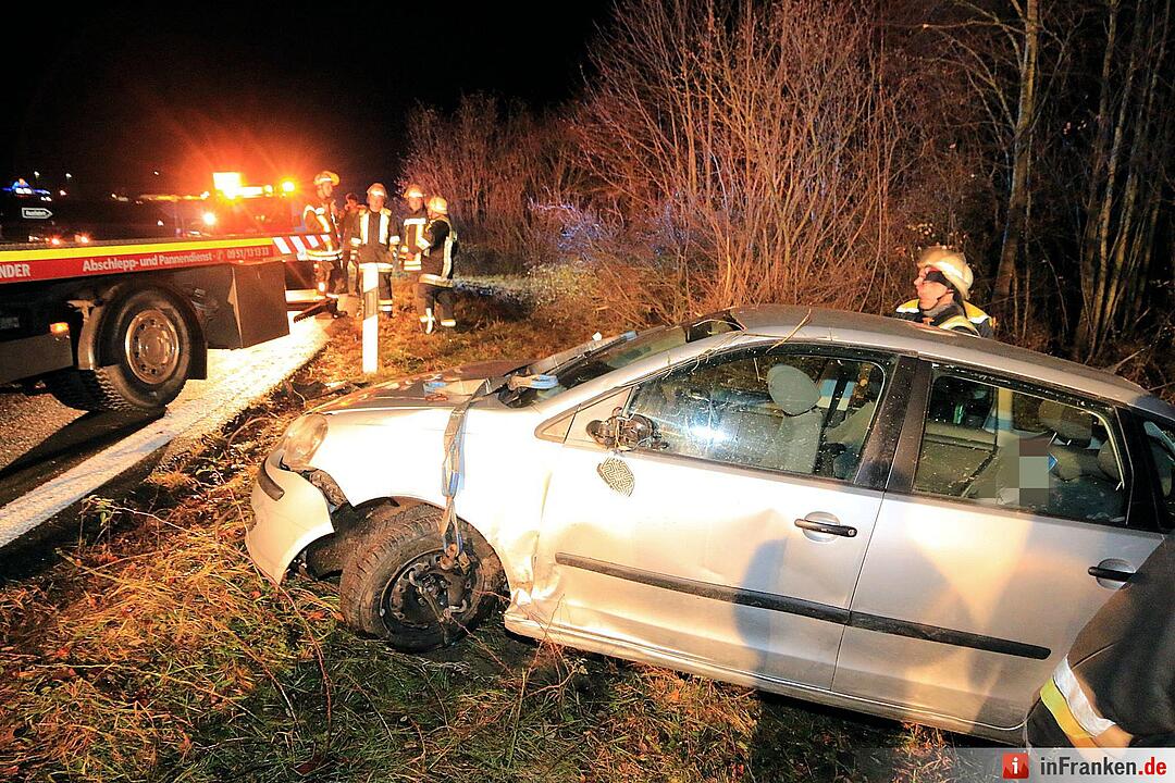 Auto überschlägt sich bei Buttenheim