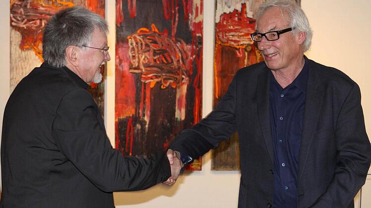 Vorsitzender Karol J. Hurec dankte dem Münchner Künstler Horst Thürheimer für seine attraktive Ausstellung in Kronach.  Foto: Michael Wunder