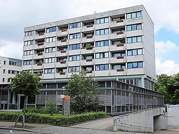 Das Herold-Gebäude, hier von der Ottostraße aus. Statt der Wohnungen soll es in Zukunft ein Hotel und Stadtappartements geben.  Foto: Barbara Herbst