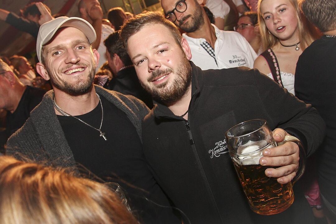 Es spielten die "Kasendorfer Musikanten" und "Die Wilderer".