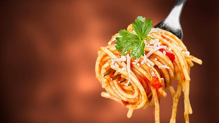 Spaghetti, Pasta, Tomatensauce, Streukäse, aufwickeln, Fork with just spaghetti around