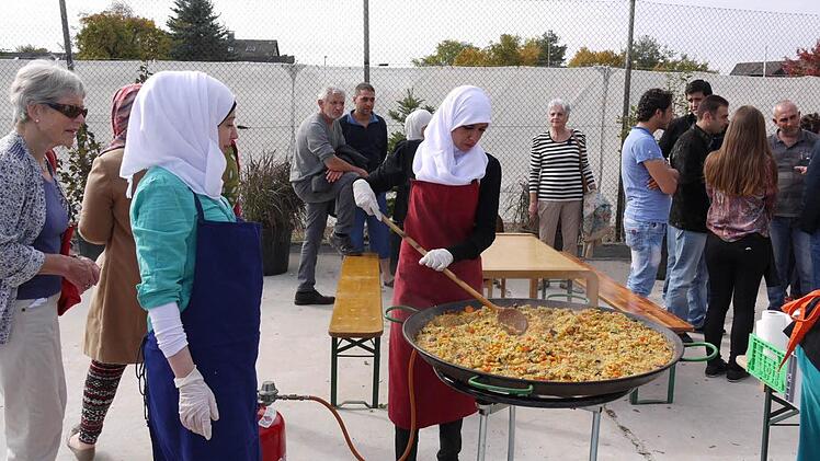 In Hemhofen ist die Stimmung zwischen Flüchtlingen, den ehrenamtlichen Helfern und der Bevölkerung gut.  Fotos: Pauline Lindner
