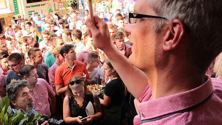Beim Dirigieren hat Kirschstein noch Luft nach oben. Foto: Josef Hofbauer