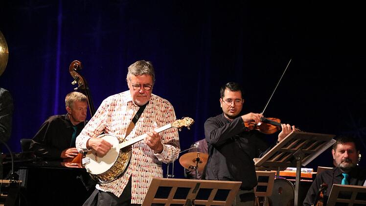 Die Frankfurt Swing All Stars standen zum ersten Mal mit dem Bad Kissinger Kurorchester auf der Bühne. Foto: Ralf Ruppert
