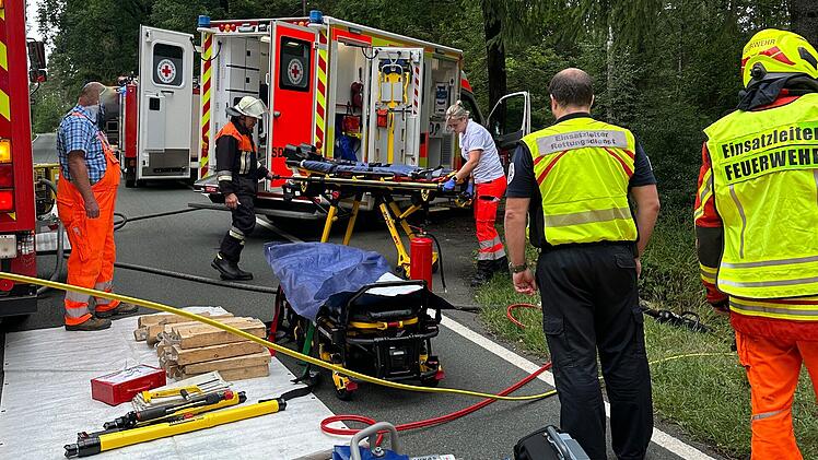 Auto überschlägt sich - Verletzte bei Unfall in Gesees