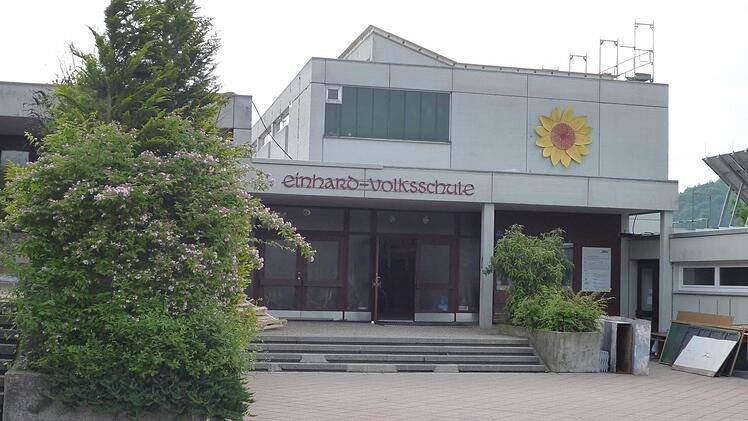 Die Einhard-Mittelschule in Euerdorf schließt in wenigen Wochen.  Foto: Edgar Bartl