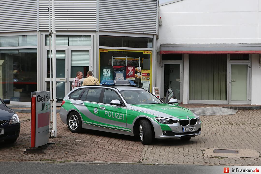 Bewaffneter Raubueberfall auf Geiselwinder Tankstelle - Polizei findet Bargeld