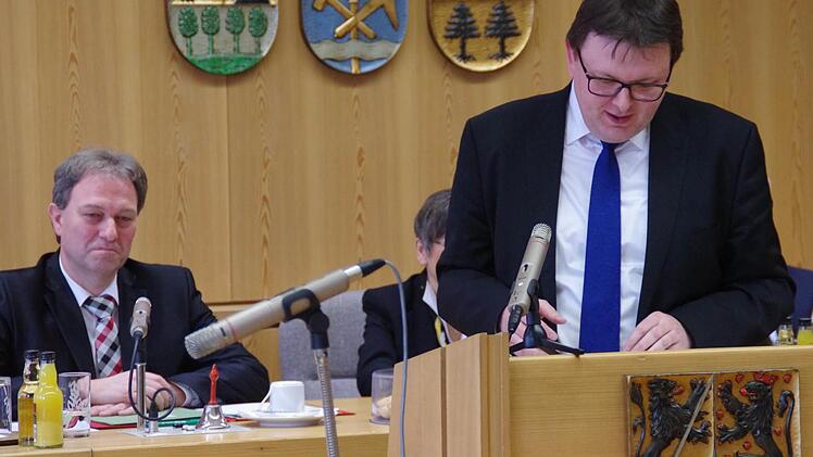 Bernd Liebhardt begrüßte den neuen Landrat im Namen aller Kreisräte. Foto: Marco Meißner