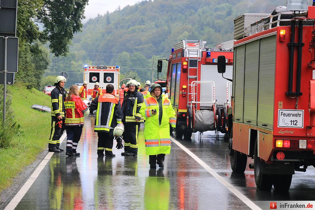 Fünf Verletzte bei Unfall auf B289 bei Kauerndorf