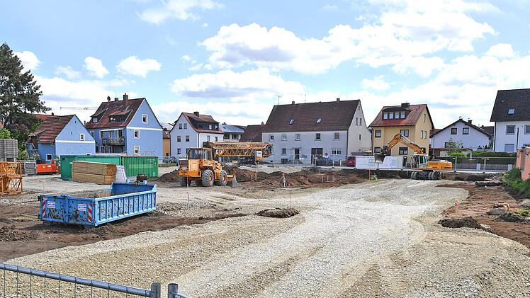 Hier, gleich hinter dem Stadtpark, entsteht das Innerstädtische Quartier: 19 Wohnungen und sechs Doppelhaushälften. Fotos: Ronald Rinklef