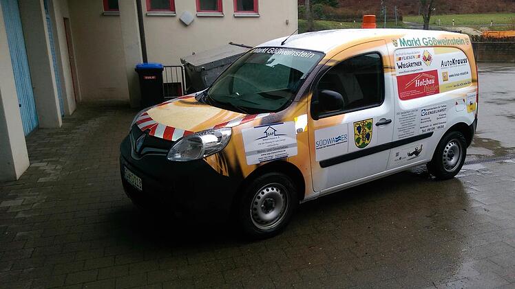 Durch das Sponsoring können die Gößweinsteiner Bauhofmitarbeiter mit einem Renault Kangoo ihre Einsätze fahren.  Foto: Markt Gößweinstein