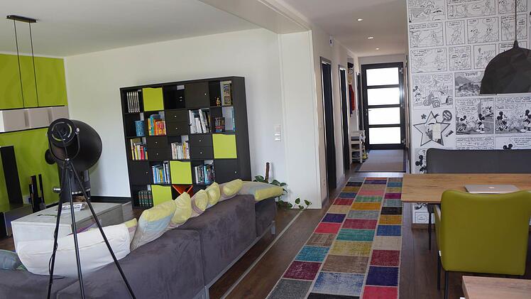 Wohnzimmer und Flur  Foto: privat