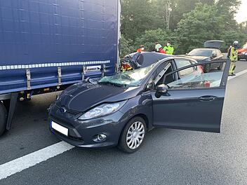 Auf der A3 bei N&uuml;rnberg ist eine Autofahrerin bewusstlos geworden und auf einen Laster aufgefahren.