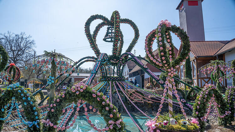 Schönes Ausflugsziel in Franken: "Größter Osterbrunnen der Welt" eröffnet