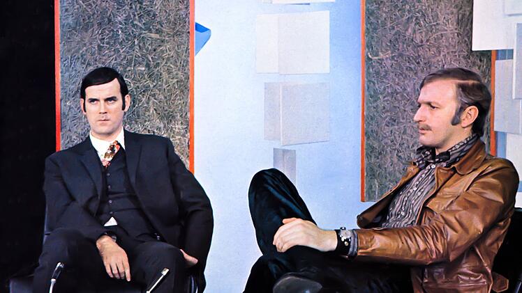 Graham Chapman (rechts) und JOhn Cleese (Bild aus "Die wunderbare Welt der Schwerkraft") schrieben viele ihrer Python-Sketche zu zweit.