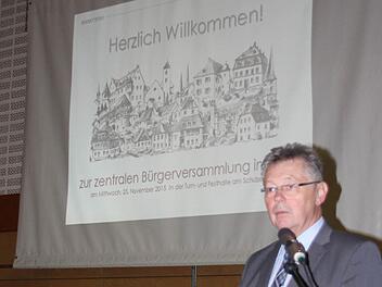 Bürgermeister Herbert Schneider bei seiner Ansprache  Foto: Friedwald Schedel