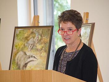 Die Kunsthistorikerin Sibylle Kneuer erläuterte das Werk von Willi Schütz, der als bedeutendster Tier- und Jagdmaler seiner Zeit gilt. Eine Ausstellung seiner Werke ist bis zum Februar 2019 im Steigerwaldzentrum in Handthal zu sehen.Sabine Weinbeer